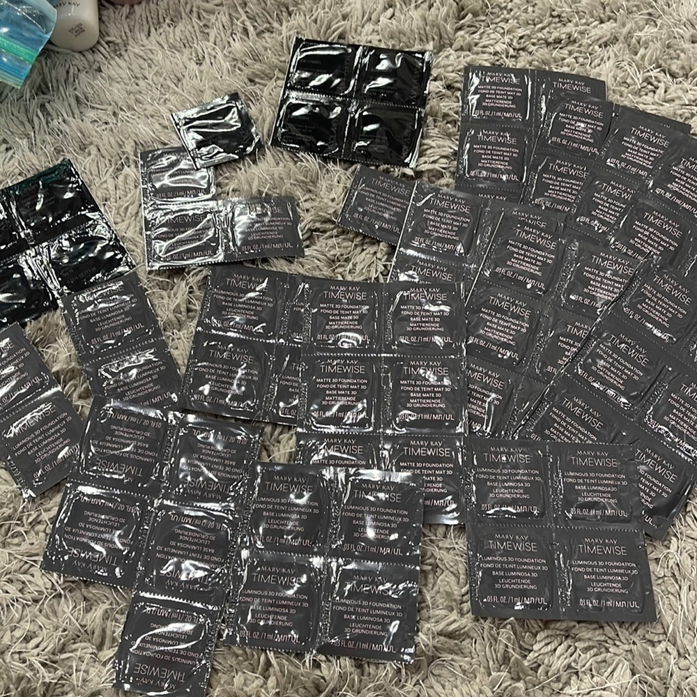 Huge Lot of Mary Kay Foundation & CC Cream Samples